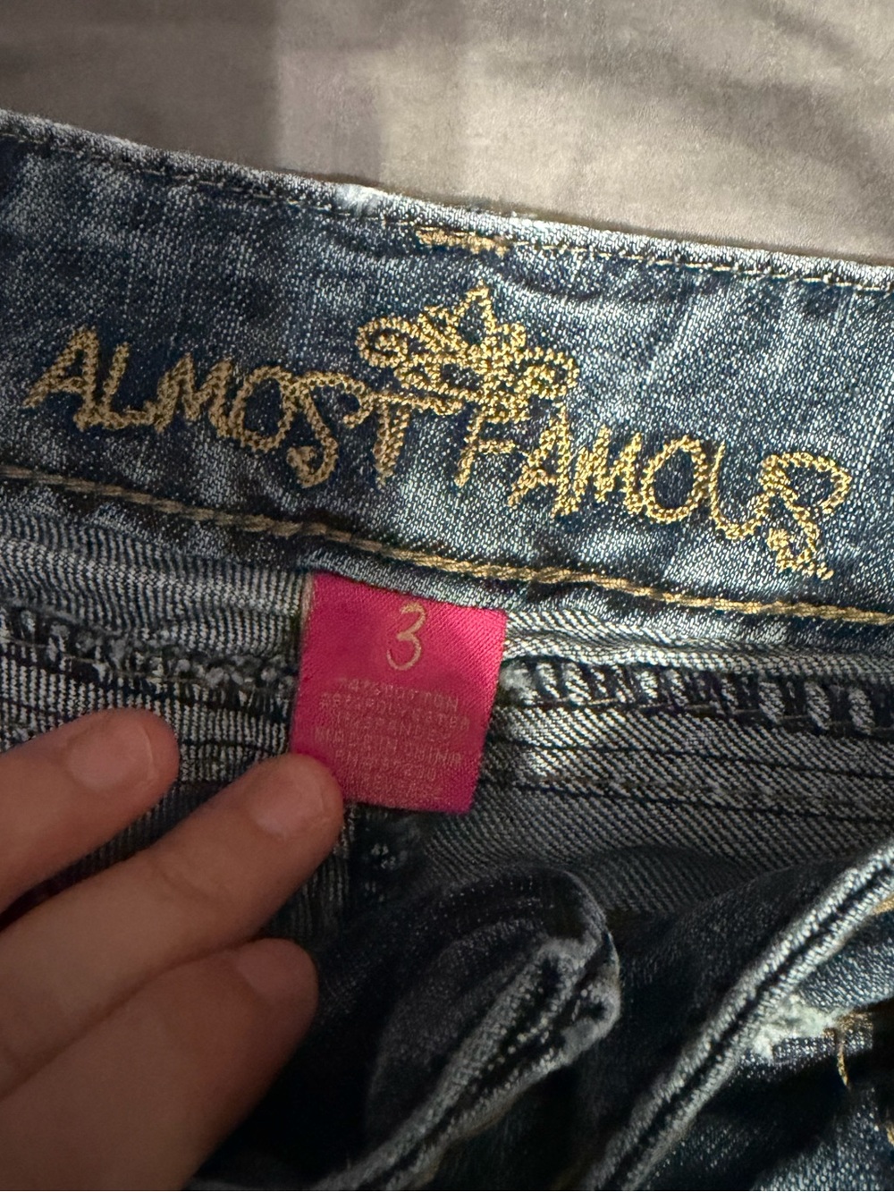 Distressed jeans - Picture 4 of 4
